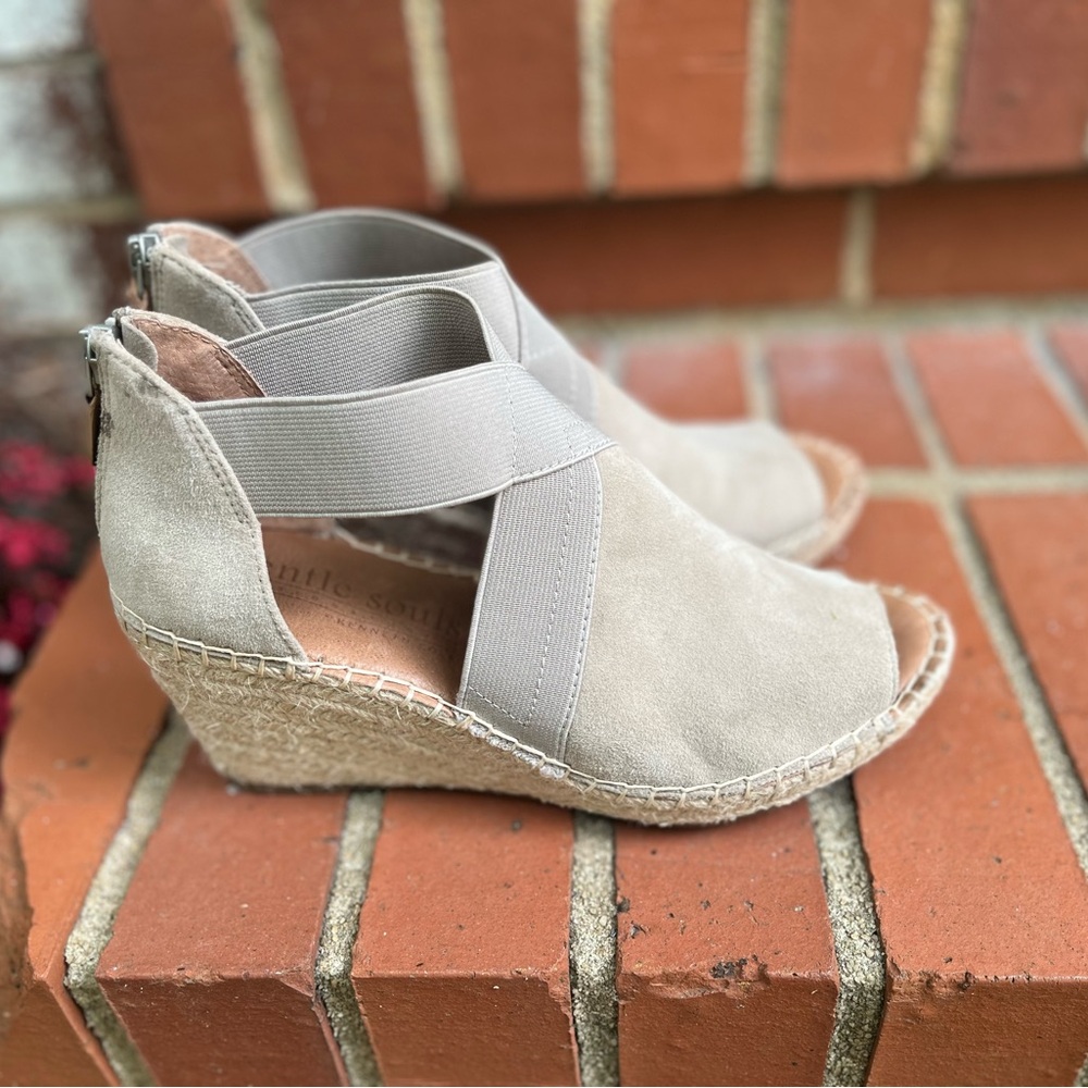 Gentle Soul Women's Sandals faux suede wedge sandals